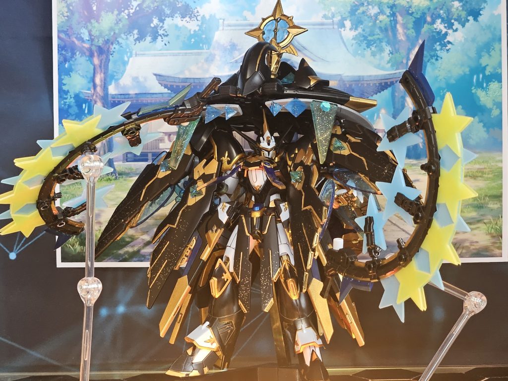 スターダスト・ショーテル 剣としても使えるがブーメランとして投げつけ、スペルカード 彗星 ブレイジングスターとして使用。着弾時には先端の星形の刃が射出され威力が増加。他、腹部から超高インパルス砲(恋符ノンディレクショナルレーザーに改名)