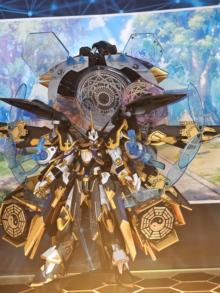 レジンは基本的には女性のアクセサリー作りに使用される素材です。リング通すための穴が空いてるモールドがあり、穴のサイズがポールジョイントの2mmとサイズピッタリなのでピン留め代わりに使用。