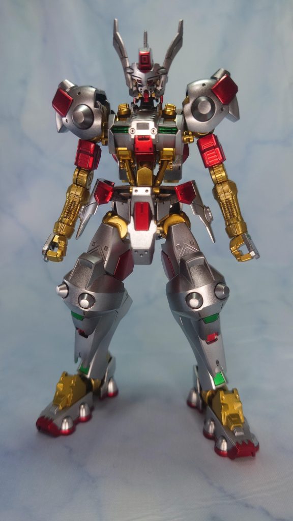 正面。名前の由来はそのまま「左近」。ウコンと何もかも正反対にしていこうと機体カラーも反転させています