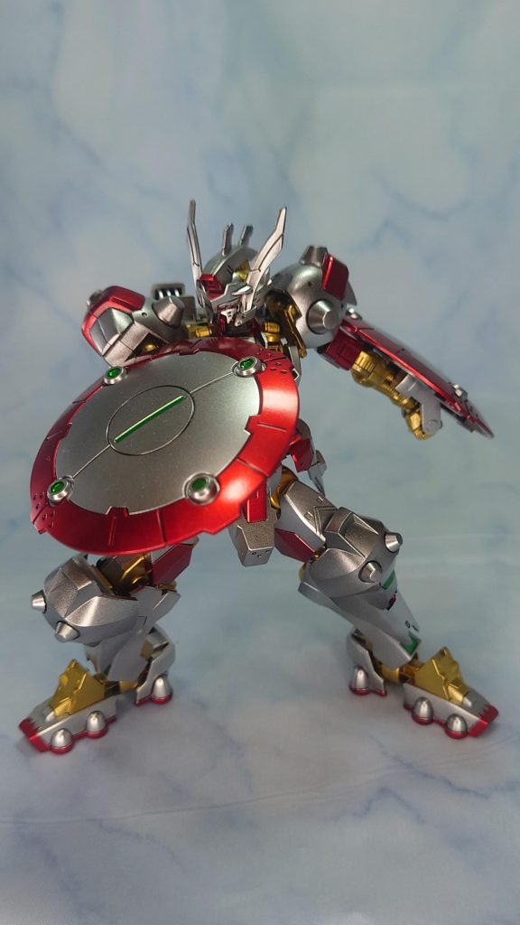 武装して。ウコンがグレイブ二刀流という攻撃仕様なのでこちらはシールド二枚持ちという防御仕様ですと言いつつシールドバッシュみたいに特攻していくスタイル