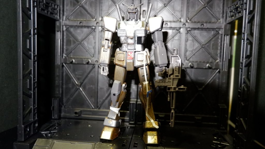 シール貼りたいとのことでしたのでライジングフリーダムのシールを差し上げました。脚の謎の線がそれにあたります