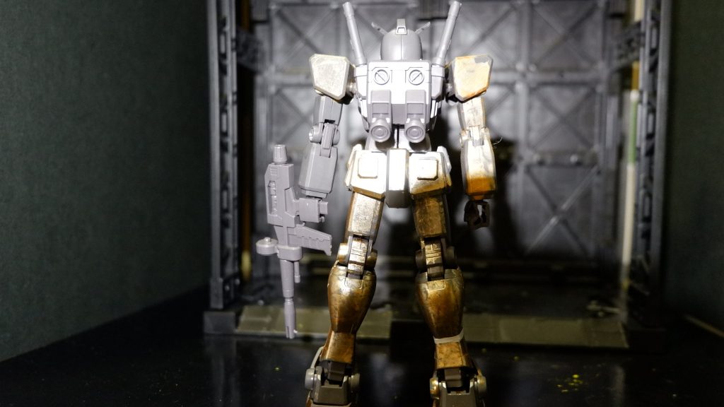 金ピカにするために百均で金銀の絵の具を購入