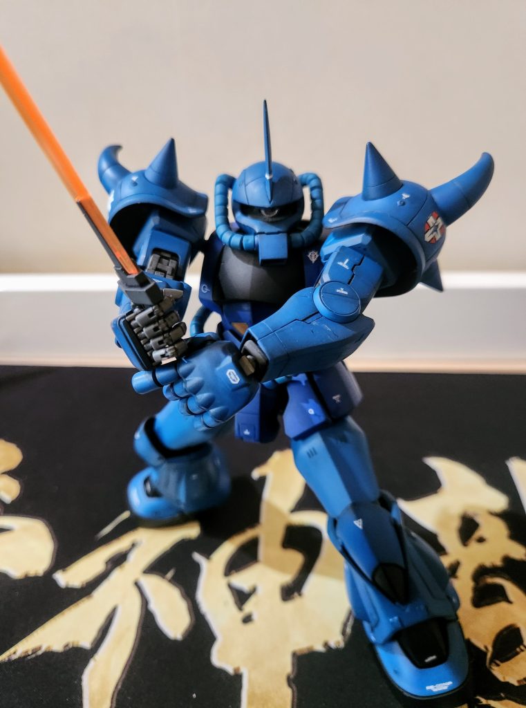 デカールも前回のザクIIF2より意識して多くしました。そこも楽しい作業でした。サーベルはまだクリアのまま楽しんでます。