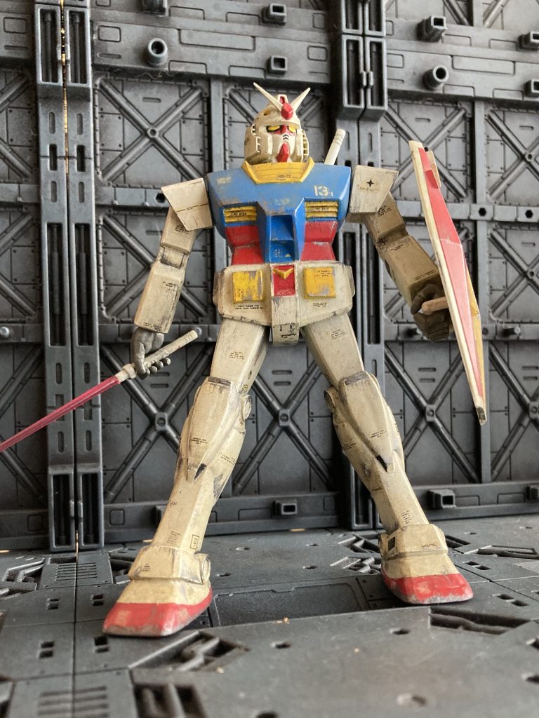 マーキングはタミヤの1/48フェアチャイルドのデカールを取り寄せてチマチマ貼り付けましたクレオスの前身であるタカラの廉価版のエアブラシでマスキングしまくって塗装してますたぶん1982年頃ギブバースw