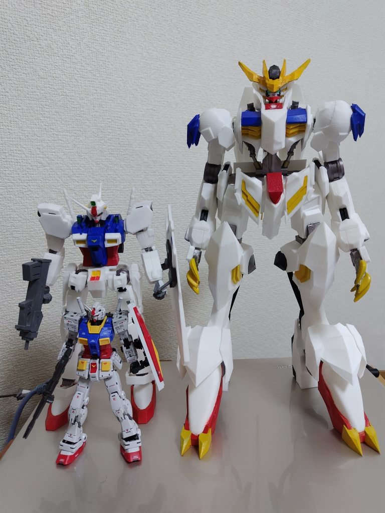 大幅な小型化に成功しましたそれでもMGより少しデカい・・・(画像はRGのおっちゃんです) 武器は実弾が好きなのでマシンガンを装備あとは頭部バルカン武装は以上です背中のサーベルっぽいやつは飾りかなんかです そして今回は前回と違い