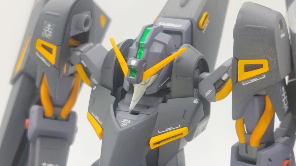 今回はトラブル続きで大変でした。パーツの吹き忘れや塗料瓶の中にパーツが吹っ飛ぶなど・・・。しかし、大変勉強になりました。とりま、マスキングは勉強します。ということでこのショット、筆塗りとエアブラシが混在しています。