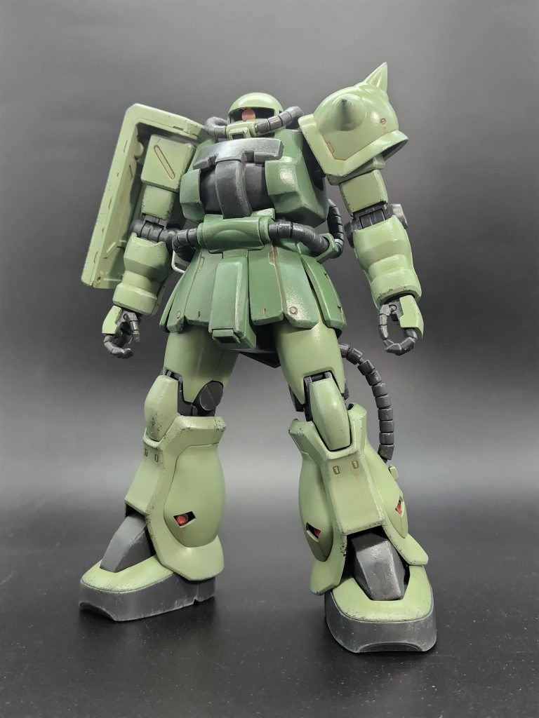 再塗装のために分解したらまあ壊れる、割れる。特に動力パイプの中の細いパーツが折れまくりで・・・。