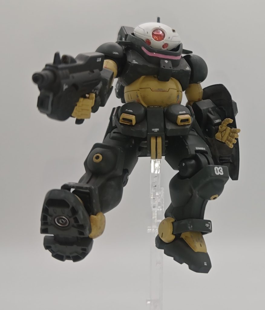 全体的にやれ感は出てよかったと思っています。ウェザリングカラーのグランドブラウン、マルチグレーで汚しています。