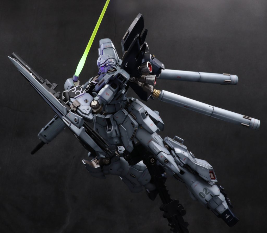 劇中でも大暴れするシナンジュスタイン。ナラティブに突っ込むシーンは印象に残ってます。