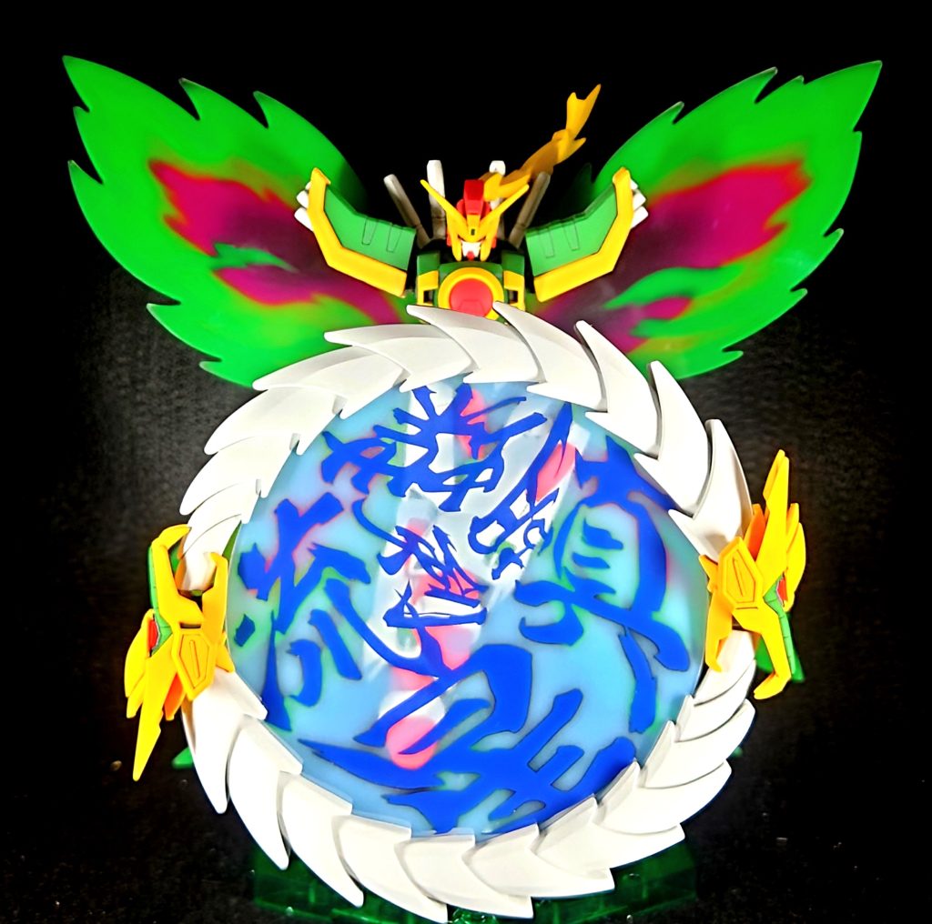 腕が無い状態をオリジナルギミックに落とし込んだのは良いですね。この技名部分を蹴り破って相手に向かっていくイメージがあります。付属品もたくさんあってかなり楽しめるキットでした。腕や髪などはたくさんあればその分伸ばせて良いという事もありもう二つ注文してあるので、それらは改造やダメージ仕上げにしてみようと思っています。これで残るシャッフルはボルトガンダムのみという事でこちらも非常に楽しみにしています。最後までご閲覧ありがとうございました!