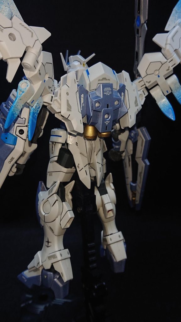 使用した塗料タミヤカラースプレー・ジャーマングレイ・アルミシルバー・ゴールド・ライトブルー・ガンメタル・パールライトブルーガンダムカラースプレー・MSホワイト