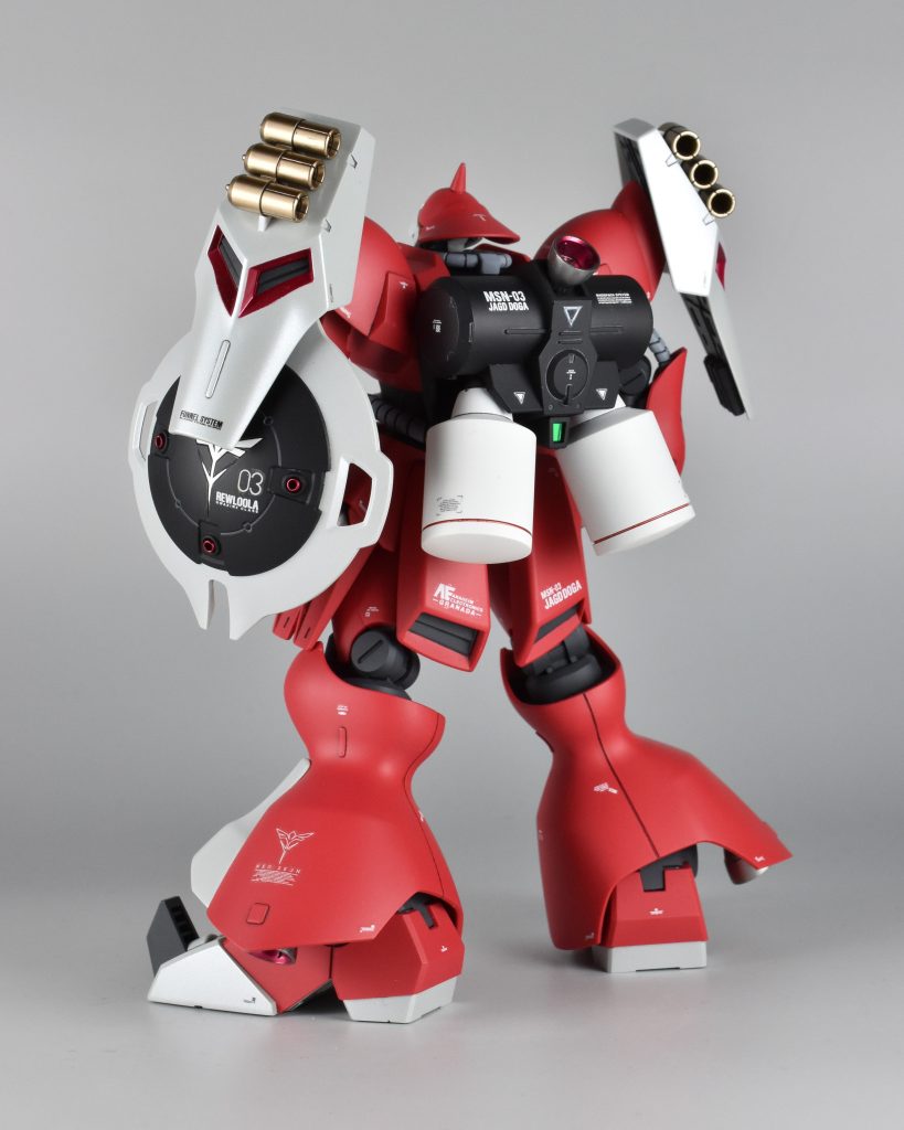 後ろ斜め唯一のアレンジポイント、バックパックのバーニアをプロペラントタンクに換装(機動性ガタ落ち)