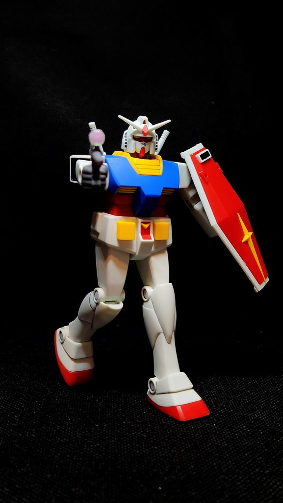 ビームライフルを構えたポーズ。