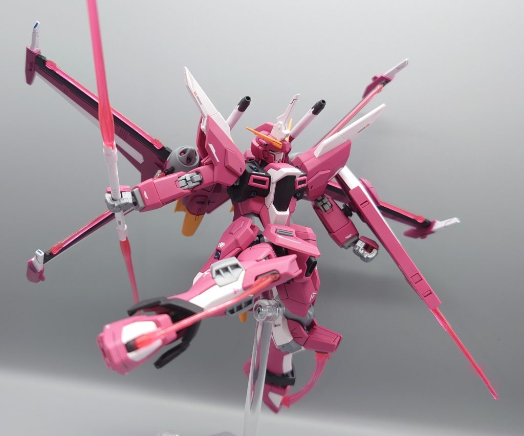 トーニトゥルスビーム重斬脚蹴りのポージングをうまく見せるのは難しい・・・