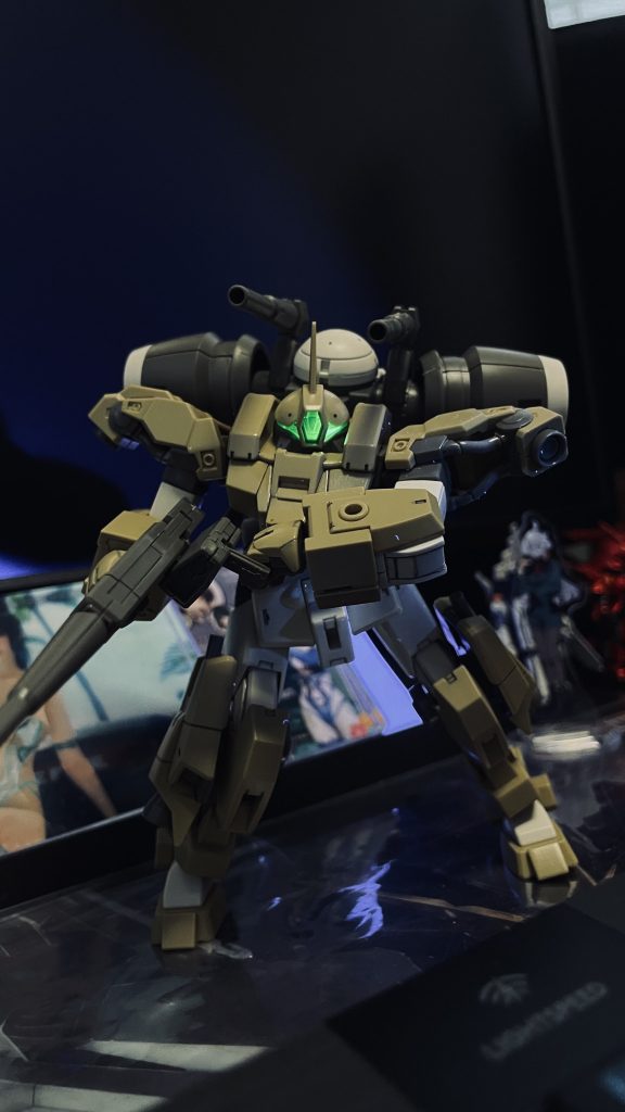 イジる前にポーズ大人になってガンダム以外のカッコよさに気がつくというね…