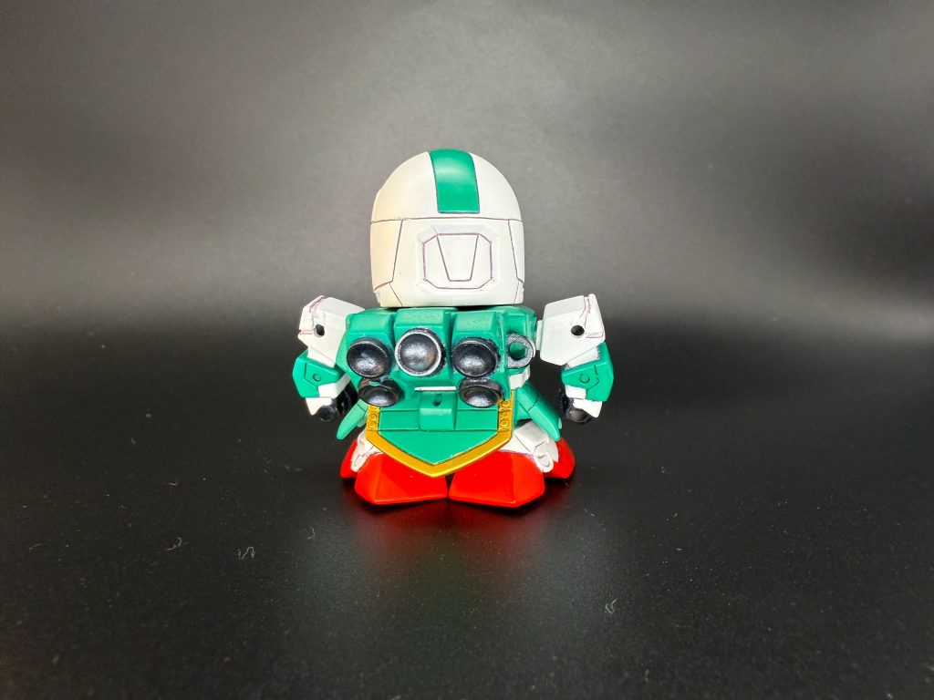 バックショット。最近の少し等身の高いSDもかっこいいですが、この時代のBB戦士で育った人間としては、この体型が最適解。