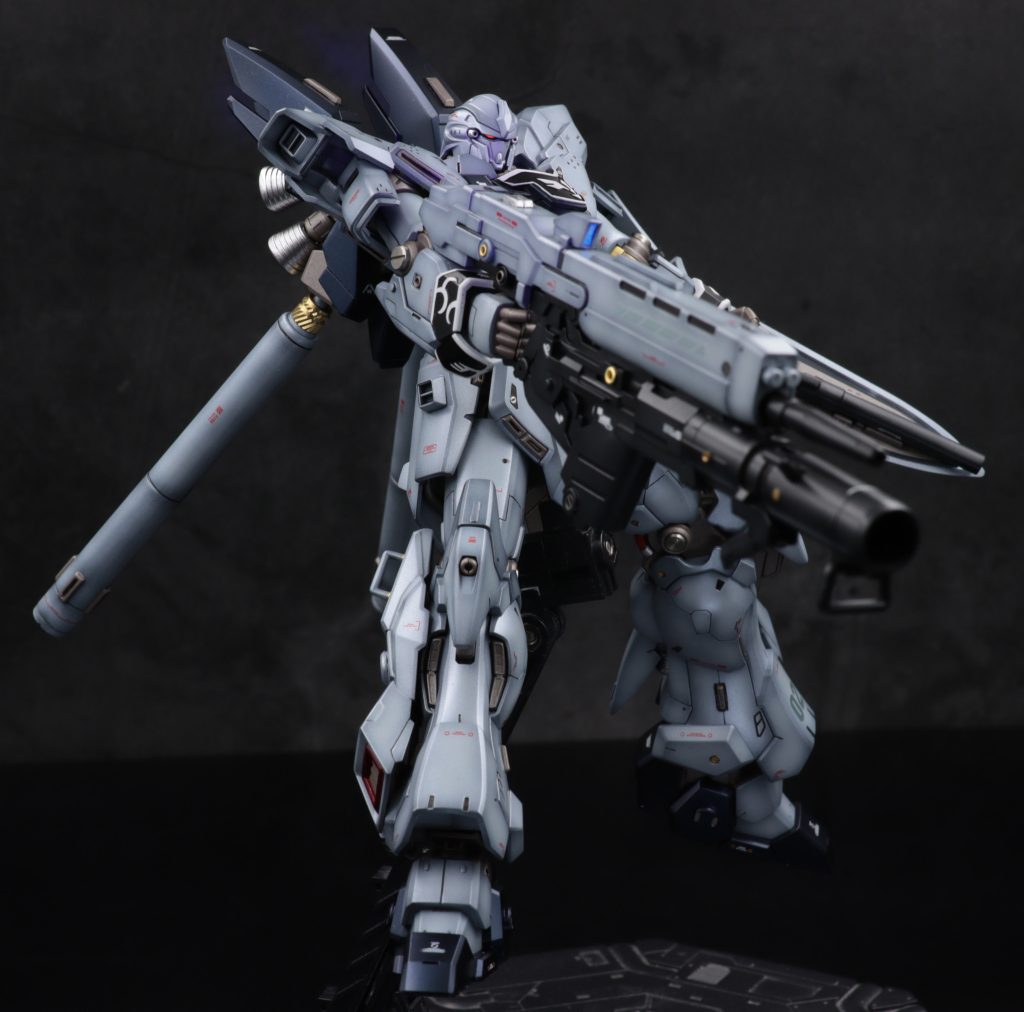 ハイビームライフルは天面が寂しく思えたので、ビームマグナムのセンサーを追加してみました。同じ年代のUCシリーズなのでしっくりきました。