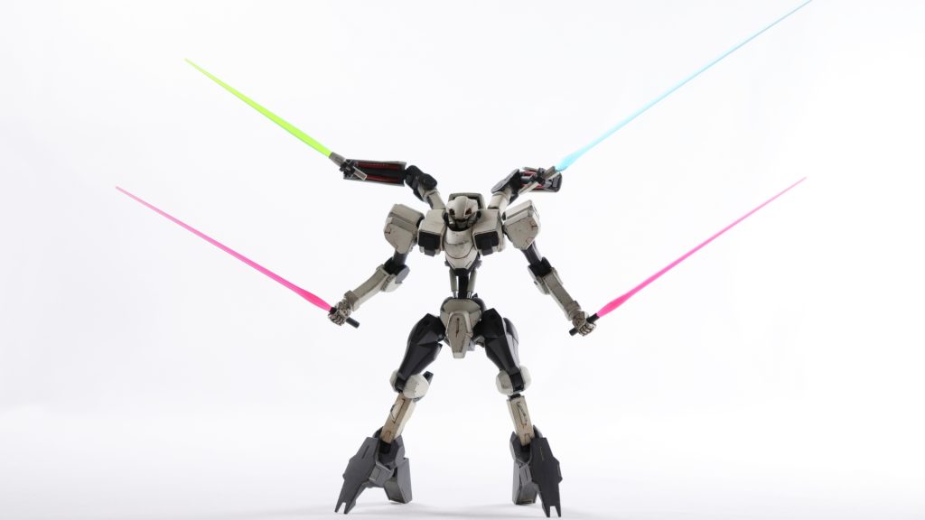 4本のビームサーベルを抜刀!