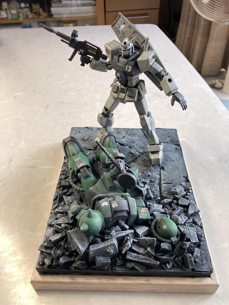 空いたスペースにモビルスーツを立たせてみれば一つのドラマの出来上がり〜(^ν^)2023年10月ギブバース