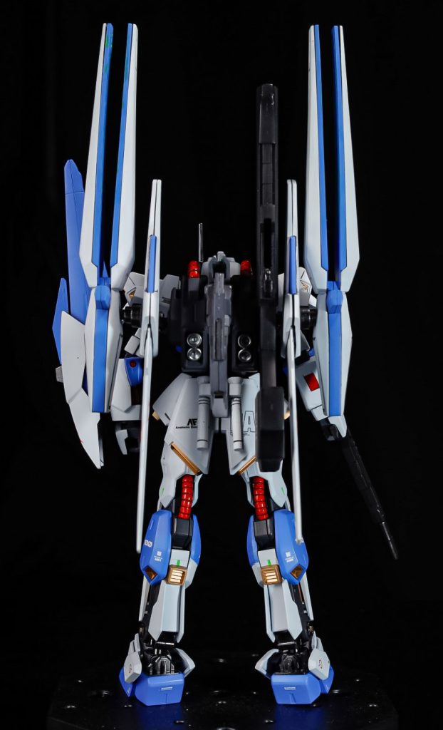 バックパックにファンネルを取り付けて立つのかなと思いましたらなんとか自立出来ました😅