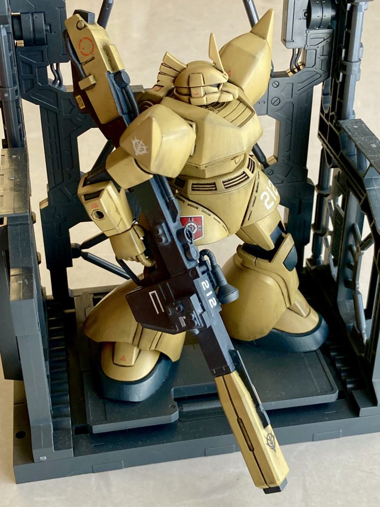 「ガルパン」の黒森峰 西住まほ隊長搭乗のタイガー1をイメージして塗装重戦車っぽくドムのビームバズーカをプチデコレートして持たせました