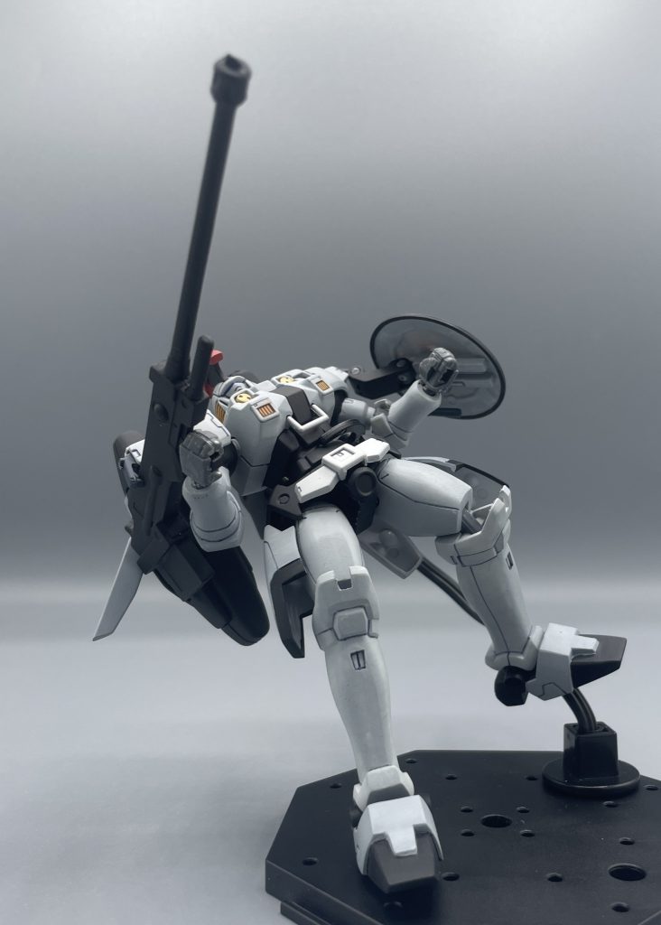 ドーバーガン 高出力のカートリッジガンで、トールギスの巨体・堅牢性を持ってしてようやく扱うことが出来る武装。 発射の反動を受け止めるに、トールギスのパワーが不可欠となる訳ですが、その効果は絶大で、リーオーを一撃で打ち抜くことが出来ます。