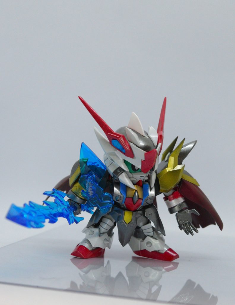 Ver2.です。シールは目以外は使っていません。胸部装甲などの塗り分けも納得できる感じになりました。