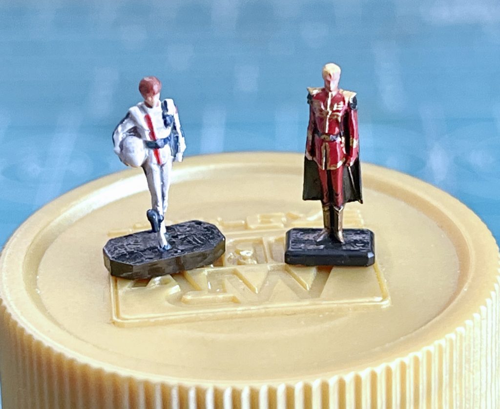 RGに付属の大佐と大尉も塗りました。新調した老眼鏡と拡大鏡のおかげです✌️