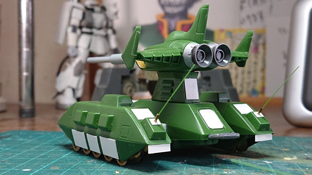 マゼラトップのノズル変更。アンテナはランナー伸ばし。追加装甲にプラペ。