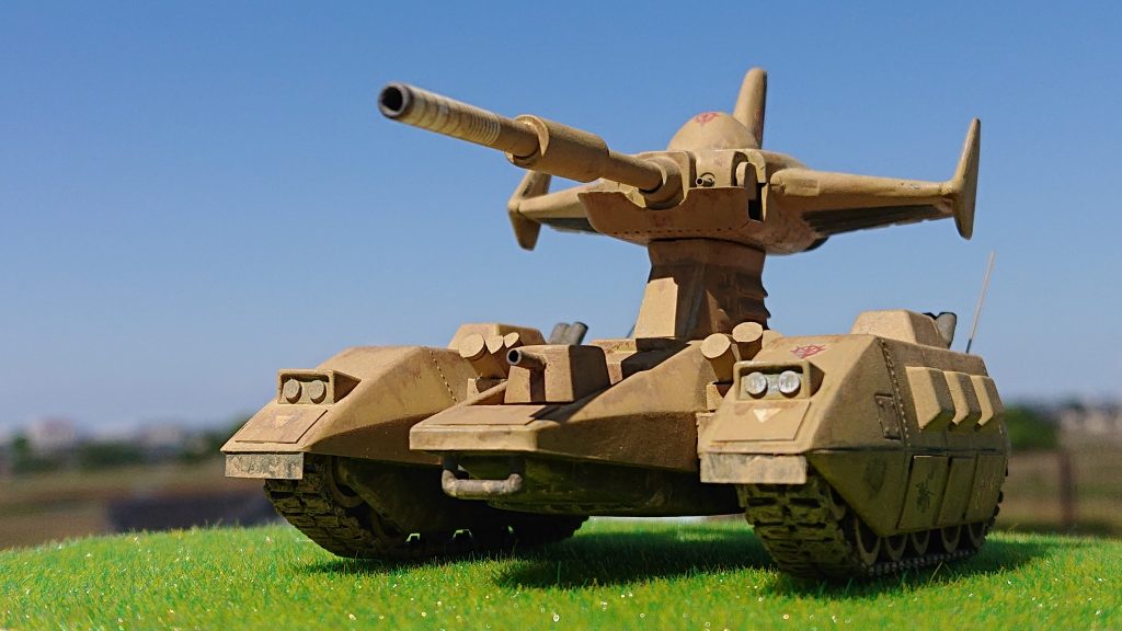 ３連マシンガンから単装のチェーンガンに変更。３連装スモークディスチャージャーを２基装備。