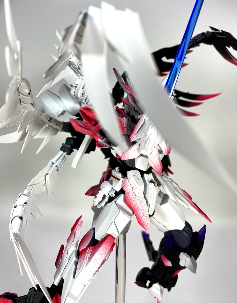 右腕に付いてるパーツは、ビーム発生装置になっております。