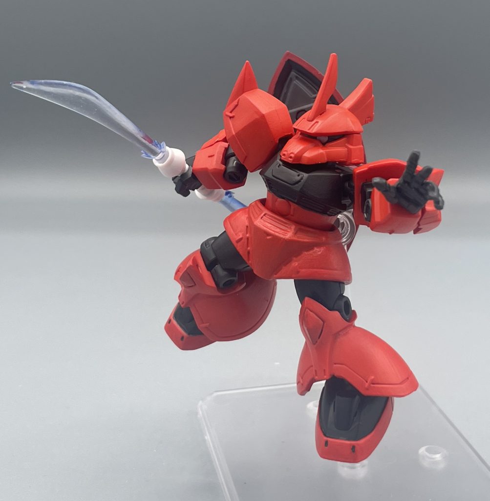 ギロリ・・・!!他弾の平手を持ってきたら、さらに表情が付いてカッコいい!!平手は毎弾つけてくれたら嬉しいのになぁ。ジョニーライデン専用ゲルググといえば、ロケットランチャーですがMSアンサンブルでは立体化されていないので・・・・