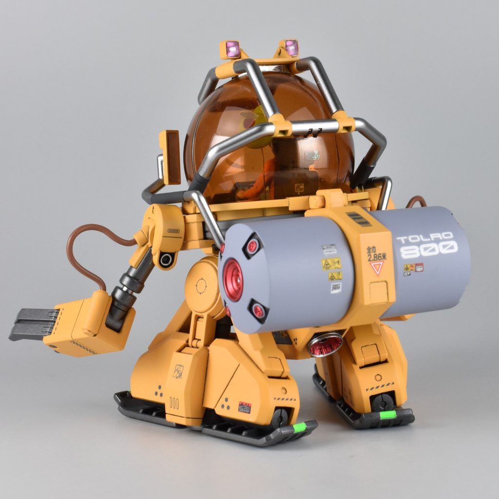 キャノピーは逆襲のシャア劇中ハサウェイが搭乗したメッドをイメージしてクリアオレンジブラウン塗装を施しました