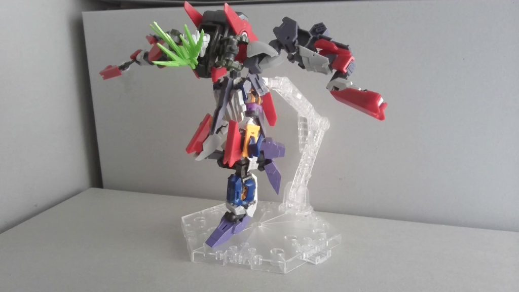 【ビームガン:ツァーブン】大腿部にマウントされている装備。ビームガンとしても、ビームサーベルとしても使える。 今回使用したパーツキット名            :主な使用箇所HGアストレイレットドラゴン:頭部HGバーザムⅡ       :腕部フレーム、右足フレーム、胸部外装、サイドアーマー、リアアーマー、アルバトロス、ツァーブン、背中の羽(?)HGサイコドーガ       :頭部HGバルギル          :靴部、バライタルHGペルフェク         :バライタルHGナラティブB装備    :バライタル・クロー接続部RGffν             :脛外装、肩受けフレーム、ツァーブンマウント部、股関節接続部、バライタル・メガ粒子砲・後ろの羽(?)RGブラストインパルススぺⅡ:腕部外装、大腿部外装、アンクルアーマー、肩アーマー、フロントアーマーMGガンダム3.0       :アルバトロス・ツァーブングリップMGドム(リメイク)     :胴体フレームMGイージス          :襟、左脛フレームランナー            :肩接続ポリキャップ         :いろいろ関節部にサーベルエフェクトは余剰じゃないよ。to be continued...いつか塗装したい。