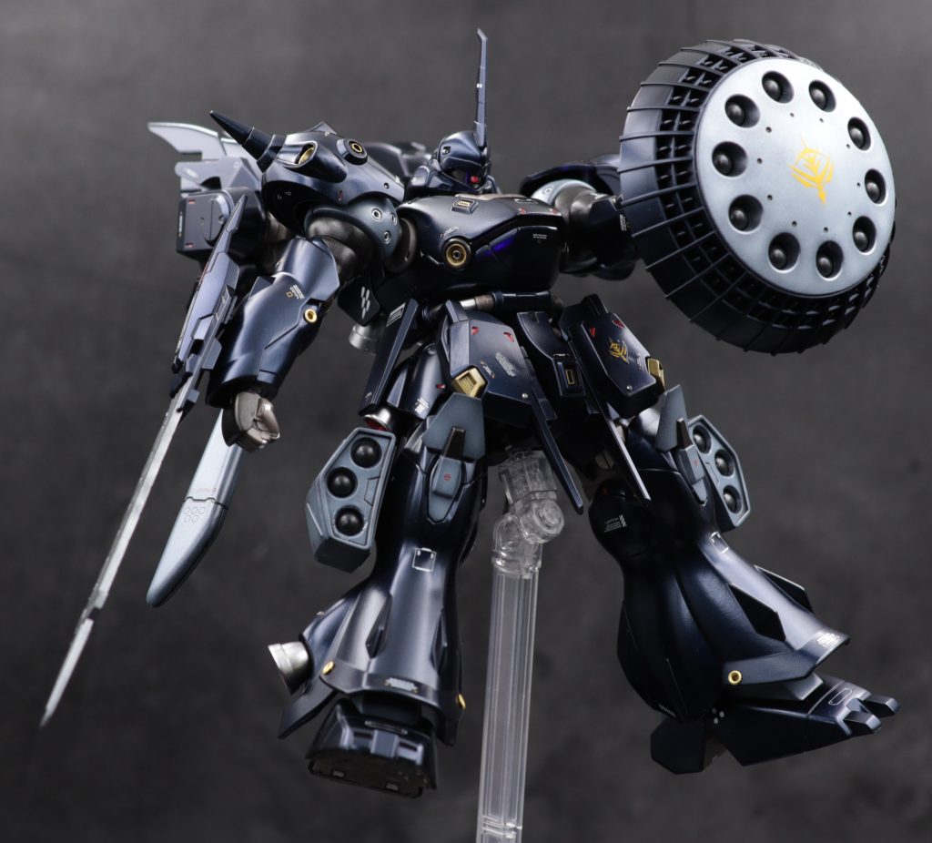 見たまんまのギャンシールドとイフリート改モチーフの脚部ミサイル。