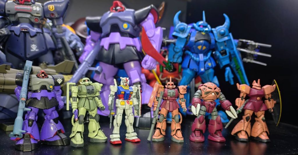 一枚目の通り大きさは約5ｃｍです。シャアザクとシャアズゴックが加わりました。機種的には全揃いですね。