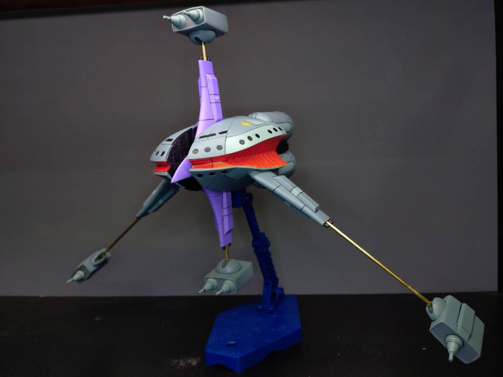 オールレンジ攻撃状態。先に上下を改造作業した後に左右のパーツを改造作業した時に良い構造を思い付いてしまったので、左右は良く伸びますが、上下はあまり伸びません…もう一回チャンス(無さそうだ)が有れば、上下ももっと伸ばしたいですね。スケール的には1/200位かなぁ。 …いや、まさかあんな変形するとは…w