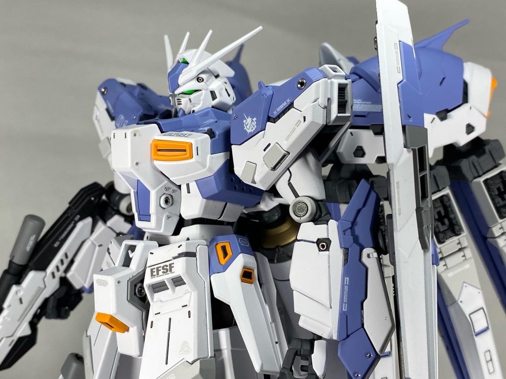 随分前に作ったHi-νガンダムです！RGの色分けが好みではなかったので、落ち着いた配色に変更しています！