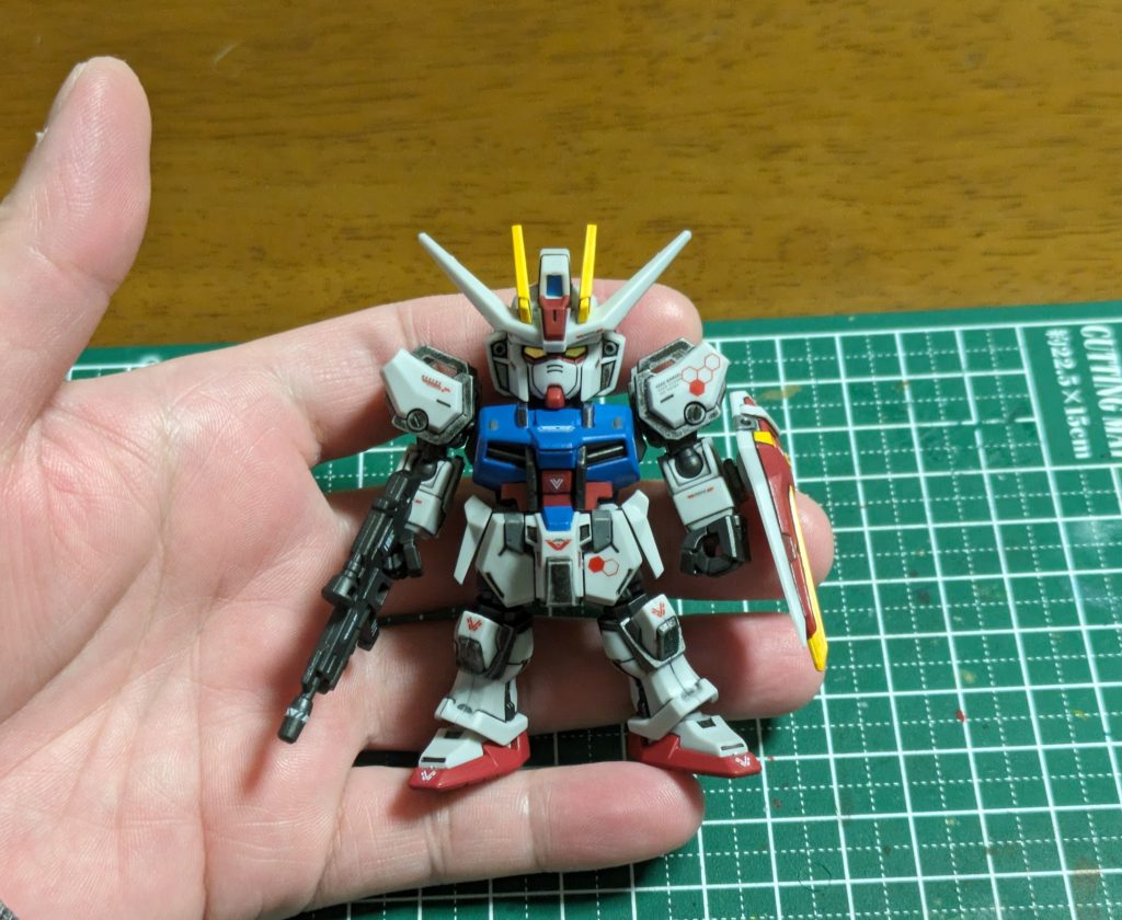 正面の図成形色筆塗り部分塗装仕上げです。正面の図各部に山田化学さんの100均シールを貼ってます。このシール、一時期販売停止してたみたいですがパッケージリニューアルして販売再開してて、結構お気に入りだったので嬉しい。