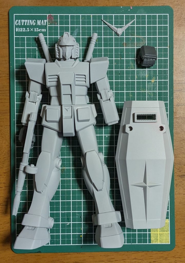 加工中の図⑥全体のサフ終了。ここでどのタイプのガンダムか迷いましたがマークⅡと並べたいなと思い、リアルタイプに決定。