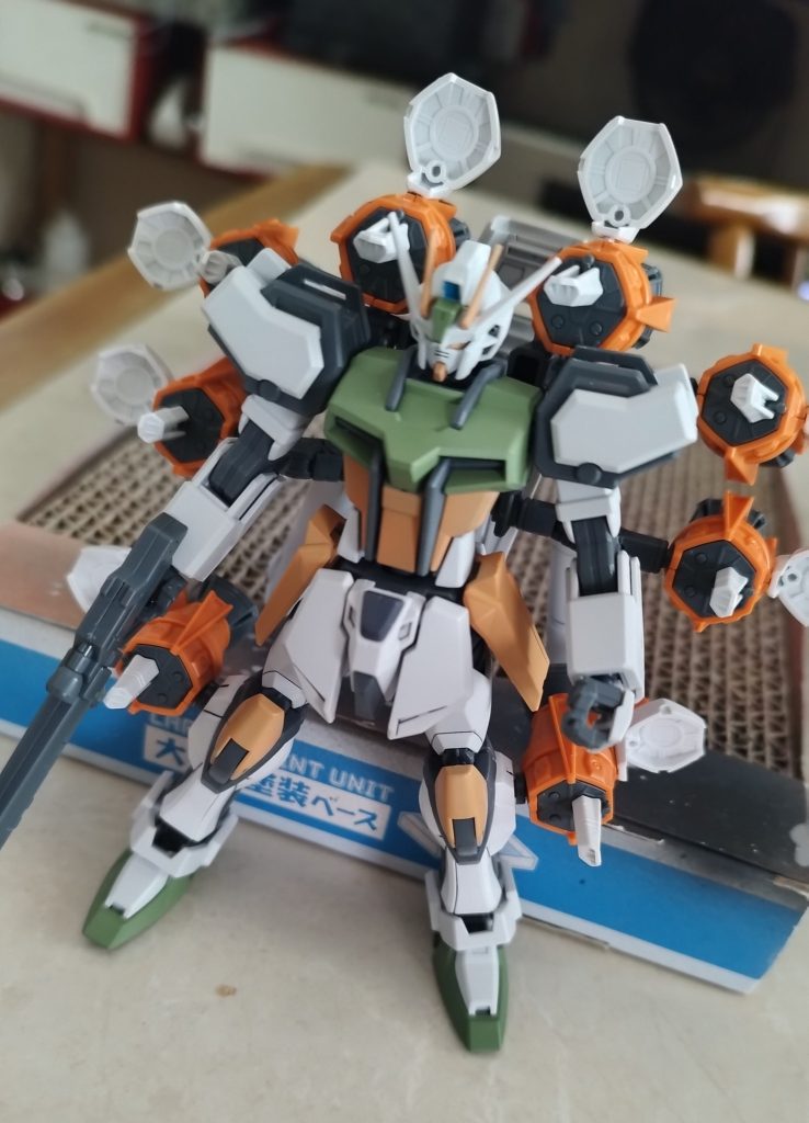 イメージづくりのため仮組みと色味のイメージを作りました赤いガンダムにひっぱられました