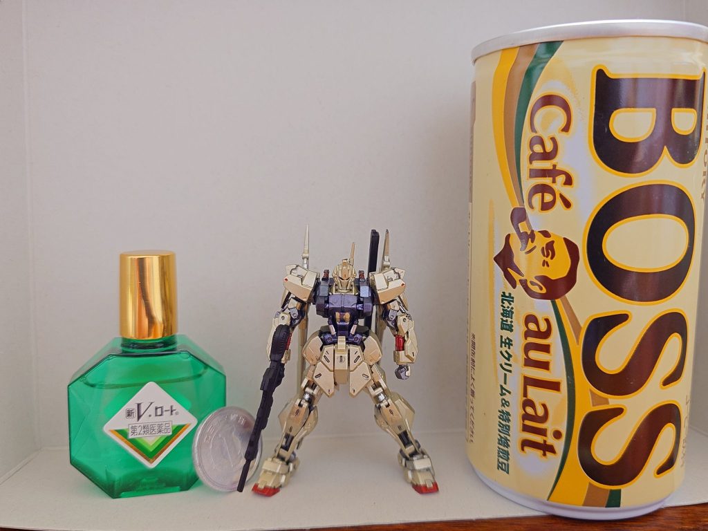 最後に大きさ比較とカラーレシピG：ガイアノーツ　T：タミヤ　C：クレオスサフ：G 黒サフ金：T チタンゴールド胸部の紫：Gパールマーズダークブルー赤：C チタンゴールドを下地にクランベリーレッドパール部分塗装（以下エナメル塗料）グレー：Tメタリックグレー赤：Tレッド銀：４アーティストマーカー　シルバー 