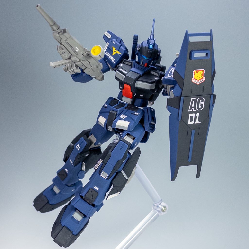 シールドで防御。デカールはTHE ORIGINやKa signatureを参考にカトキ風に！貼りすぎないように注意しました。