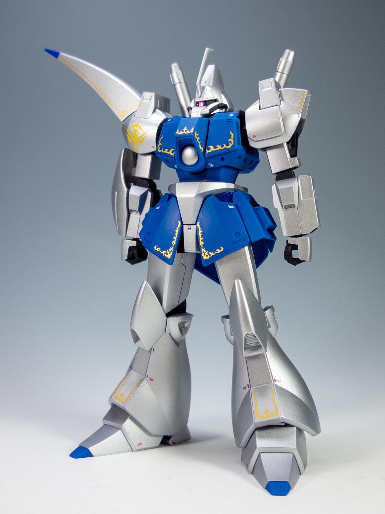 フロントビューです。シルバーのカラーリングが眩しいです(笑)ガルバルディβのバリエキットだけあって、出来は良いです！