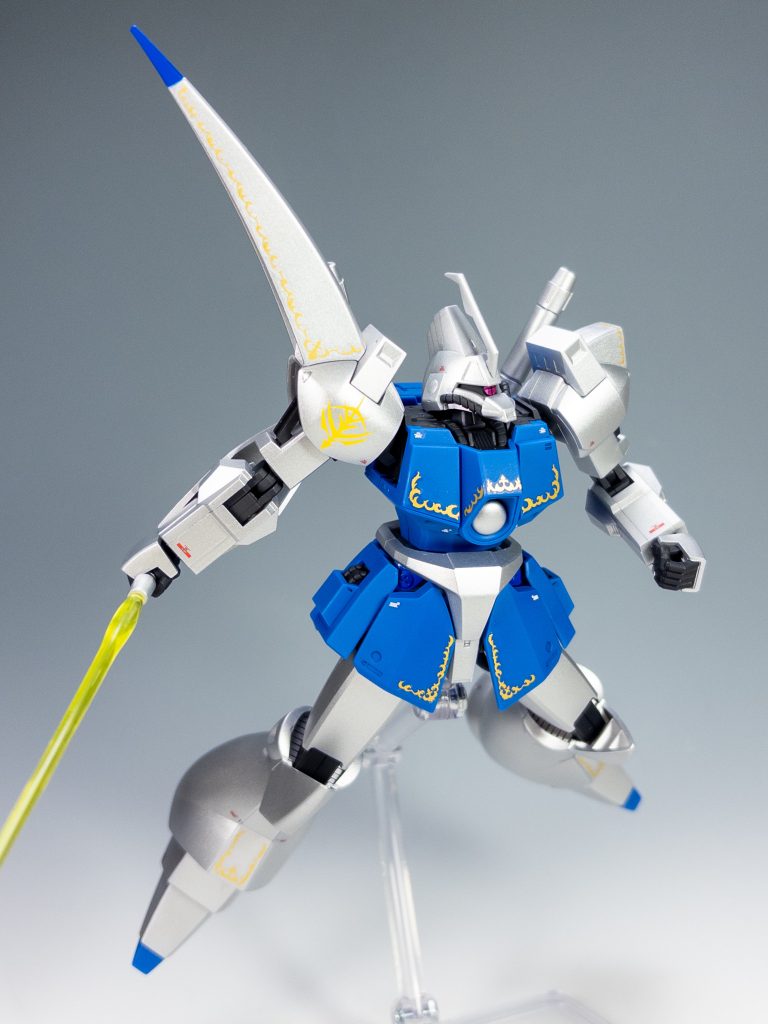 通常のビーム・サーベルで。ガードが目的とはいえ、格闘武器3種類は多過ぎですね(笑)シルバーの仕上げをどうするか悩んでましたが、最終的にはマットなしっとりメタリックに落ち着きました！ガズエルと2体同時に作りましたが、割とサクッと完成して良かったです！