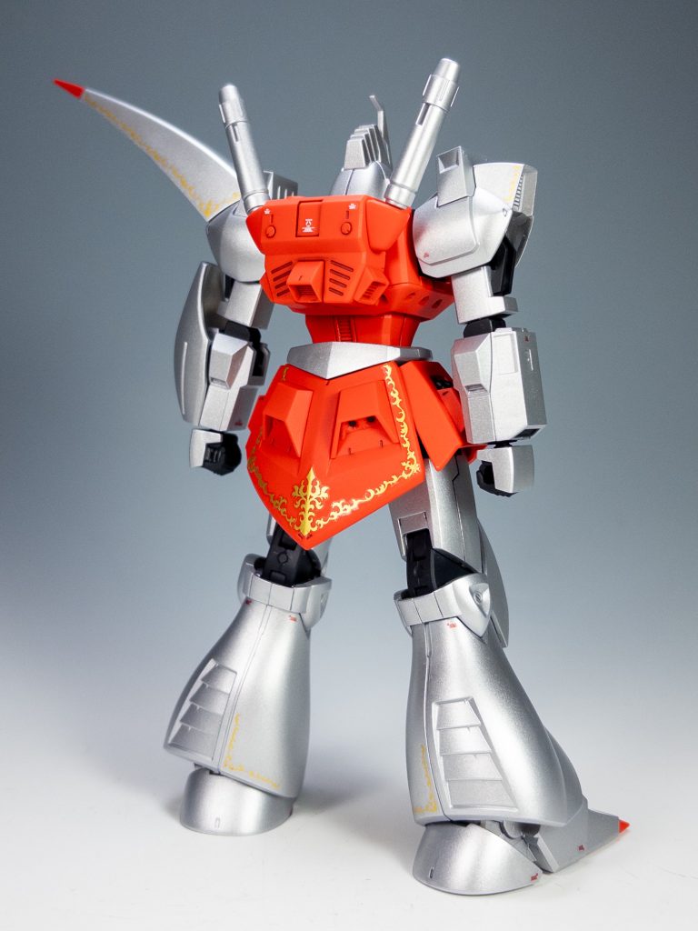 リアビューです。銀地に赤いコーションデカールが映えると思ったんですが、そうでもありませんでした(汗)