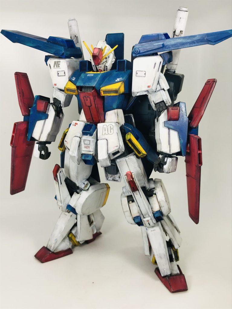 Ver.kのダブルゼータもすごくカッコいいですが、旧MGのこのマッチョ感もアニメのダブルゼータって感じでかなりカッコいいと思います😃首だけちょいと加工してますヤスリで少し削り首の稼働を広げ、強力両面テープで頭を張り付けてるだけ🙄(笑)