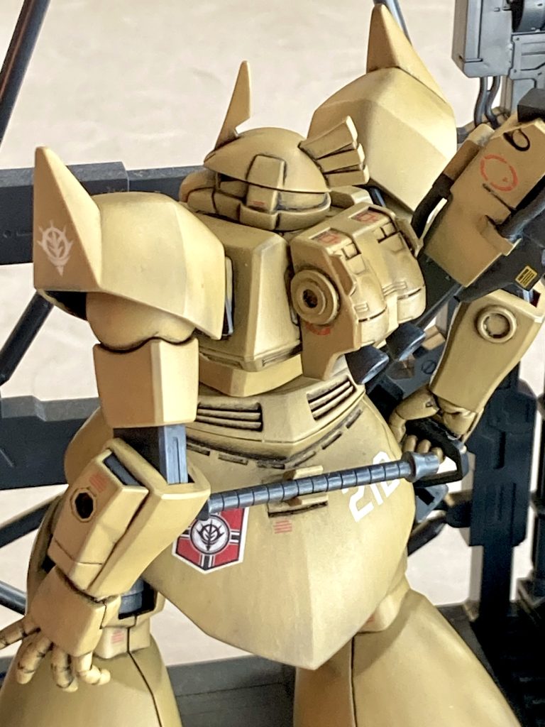 背中が寂しかったのでデッドストックからランドセルを発掘してきて装着ジオン武装親衛隊をイメージしてデカールを自作してみました〜(o^^o)