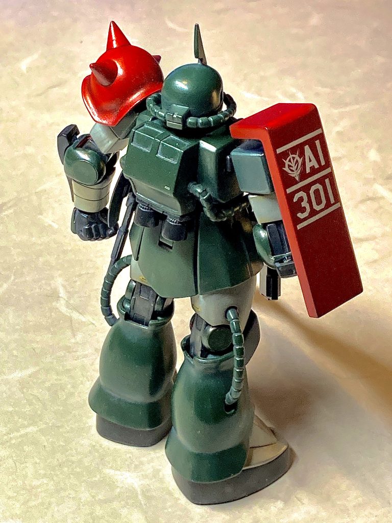 ランドセルにジャンクパーツ流用でバーニア追加 (スラスターって言い方が どうしても馴染めない…)コスト削減のため塗装は筆塗りですが筆ムラだらけで自己嫌悪のアラシ…トップコートは半ツヤにしましたが、やっぱツヤ消しの方が良かったかな〜