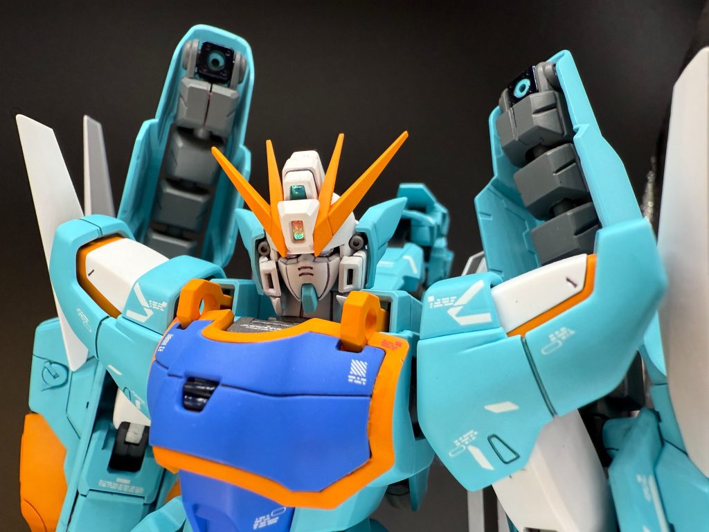 バストアップ。各部の表面処理を行っただけですがイケメンです。センサー部分は100均のデコレーションテープ＋UVレジンでアクセントを。